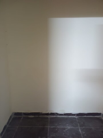 Room in 4 BHK Apartment at Wave Aranyam Valley, Sector 2 Wave City – for Rent