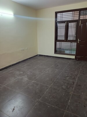 Room in 4 BHK Apartment at Wave Aranyam Valley, Sector 2 Wave City – for Rent