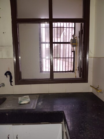 Room in 4 BHK Apartment at Wave Aranyam Valley, Sector 2 Wave City – for Rent