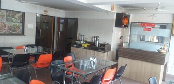 Team Area in  Shop at MumbaI-Nashik Highway – for Sale