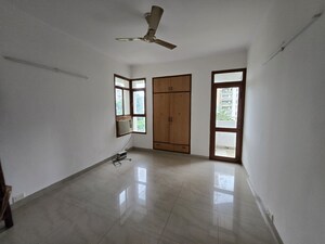 Room in 3 BHK Apartment at Vipul Greens, Sector 48 – for Rent