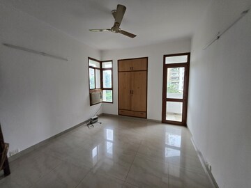 Room in 3 BHK Apartment at Vipul Greens, Sector 48 – for Rent