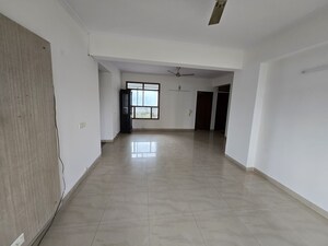 Room in 3 BHK Apartment at Vipul Greens, Sector 48 – for Rent