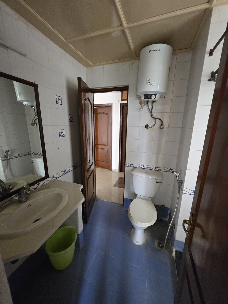 Bathroom, vipul-greens 3 Bedroom 1860 Sq.Ft. Apartment In Sector 48 Gurgaon 9468153