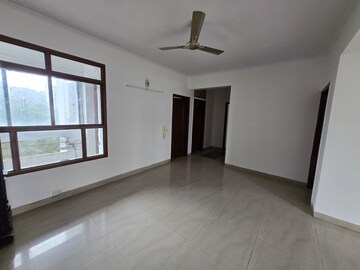 Room in 3 BHK Apartment at Vipul Greens, Sector 48 – for Rent