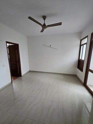 Room in 3 BHK Apartment at Vipul Greens, Sector 48 – for Rent
