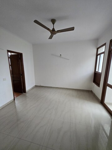 Room in 3 BHK Apartment at Vipul Greens, Sector 48 – for Rent