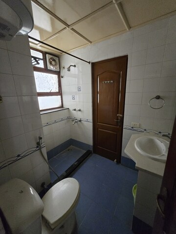 Bathroom in 3 BHK Apartment at Vipul Greens, Sector 48 – for Rent