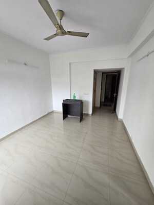 Room in 3 BHK Apartment at Vipul Greens, Sector 48 – for Rent