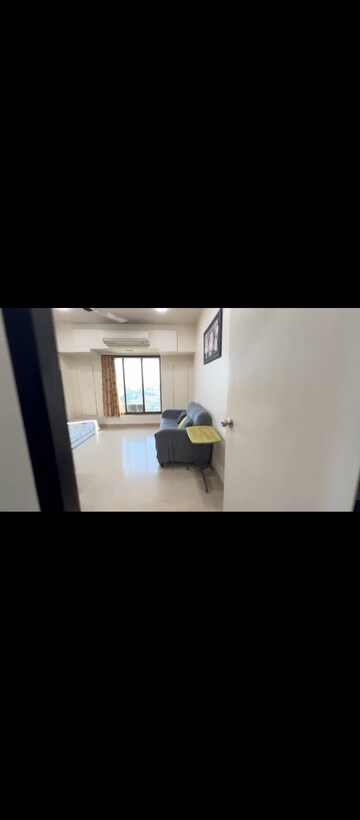 Room in 2.5 BHK Apartment at Rubberwala Maseera Tower, Mazgaon – for Rent