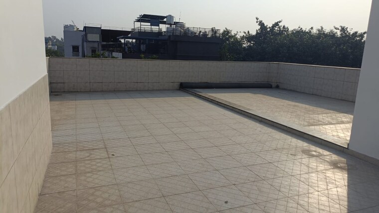 Terrace, green park extension 4 Bedroom 350 Sq.Yd. Builder Floor In Green Park Extension Delhi 9468190