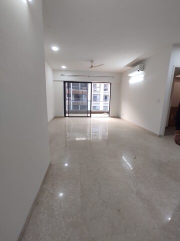 Room in 3.5 BHK Apartment at Pioneer Park Araya, Sector 61 – for Rent