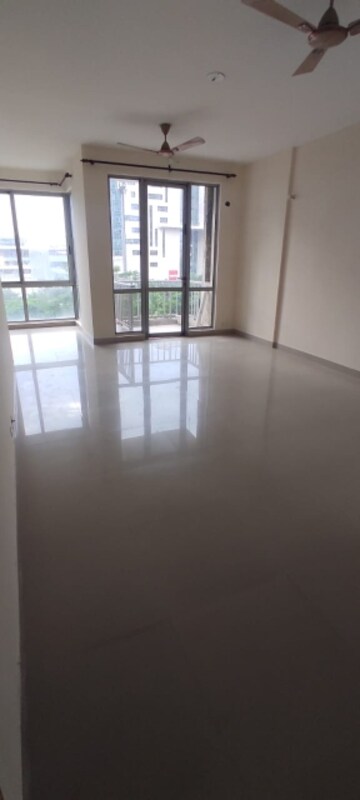 Room in 3.5 BHK Apartment at Pioneer Park Araya, Sector 61 – for Rent