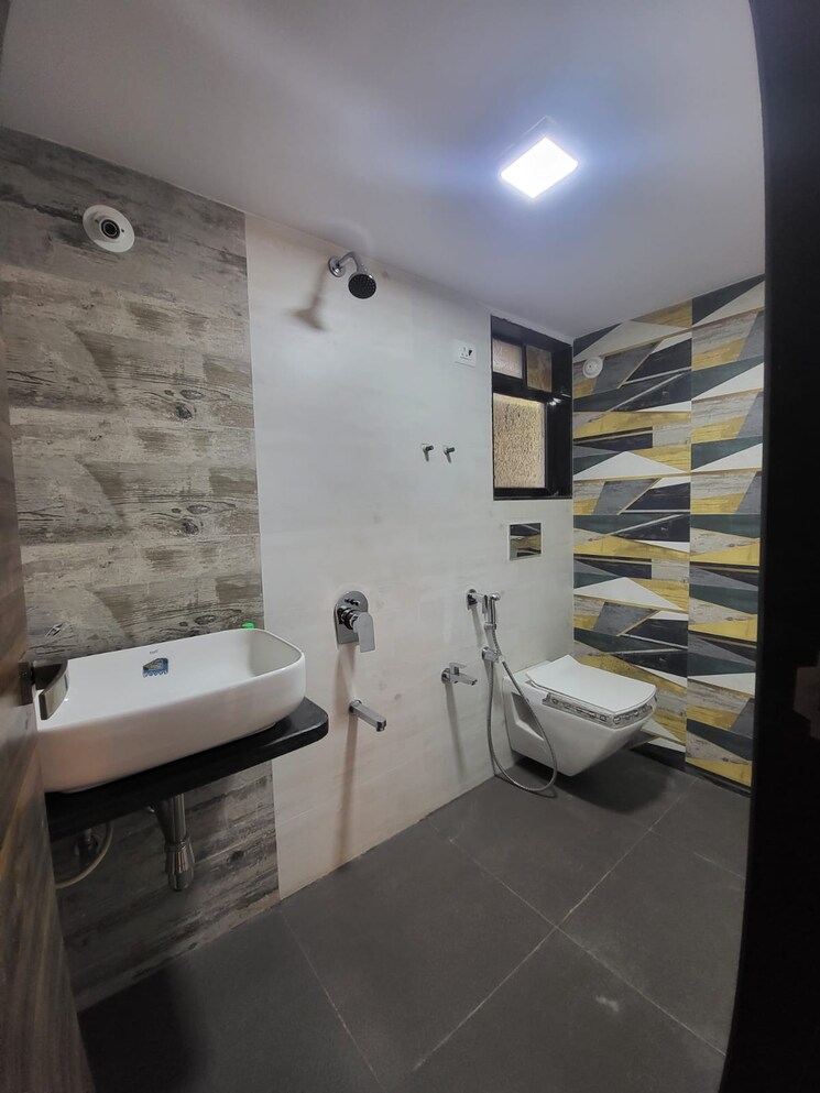 Bathroom, lodha-splendora 2.5 Bedroom 1050 Sq.Ft. Apartment In Ghodbunder Road Thane 9468230