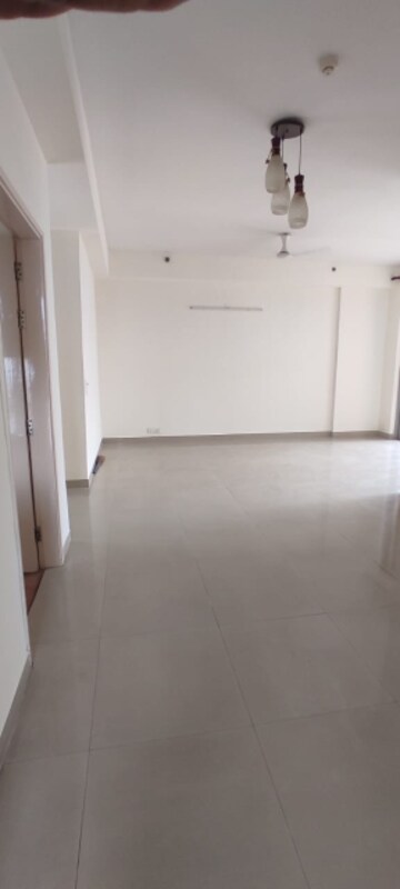 2 BHK Apartment For Rent in Pioneer Park Phase 1, Sector 61