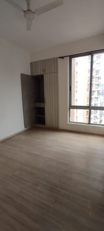 Room in 2 BHK Apartment at Pioneer Park Phase 1, Sector 61 – for Rent