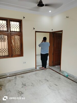 Room in 1 BHK Builder Floor at Gomti Nagar – for Rent