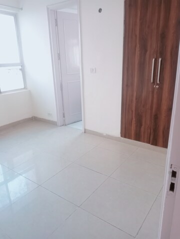 2 BHK Apartment For Rent in Emaar Emerald Estate, Sector 65