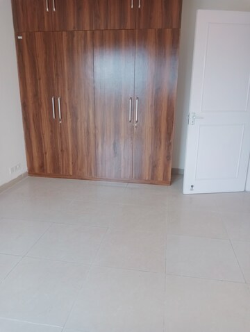 Room in 2 BHK Apartment at Emaar Emerald Estate, Sector 65 – for Rent