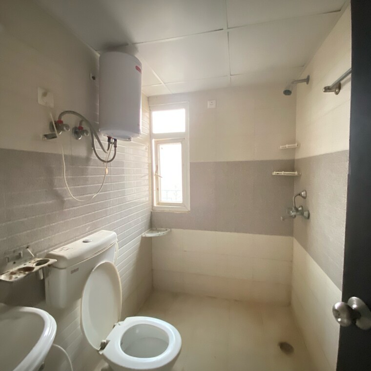 Bathroom, signature-orchard-avenue-2 2 Bedroom 666 Sq.Ft. Apartment In Hayatpur Gurgaon 9468237