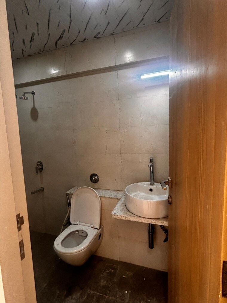 Bathroom, sugee-atharva 2 Bedroom 858 Sq.Ft. Apartment In Prabhadevi Mumbai 9468249