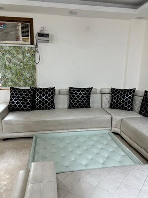 Living Room in 2 BHK Builder Floor at Bemisal J 9, Rajouri Garden – for Rent