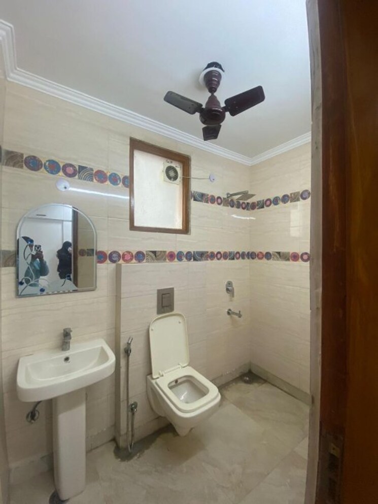 Bathroom, bemisal-j-9 2 Bedroom 1150 Sq.Ft. Builder Floor In Rajouri Garden Delhi 9468232