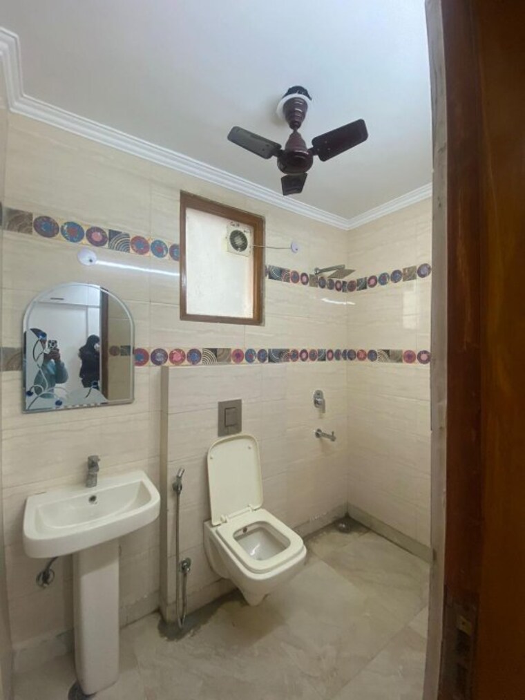 Bathroom, bemisal-j-9 2 Bedroom 1150 Sq.Ft. Builder Floor In Rajouri Garden Delhi 9468232