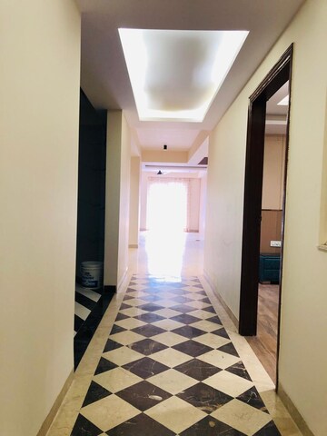 Building Lobby in 3 BHK Builder Floor at Unitech Nirvana Country Cedar Crest, Sector 50 – for Sale