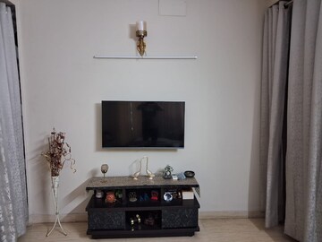 Furnished Amenities in 3 BHK Apartment at Mahagun Moderne, Sector 78 – for Rent