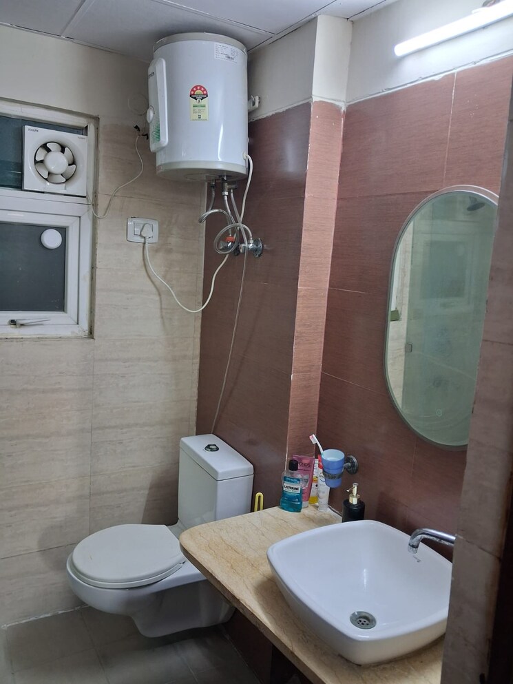 Bathroom, mahagun-moderne 3 Bedroom 1550 Sq.Ft. Apartment In Sector 78 Noida 9468285
