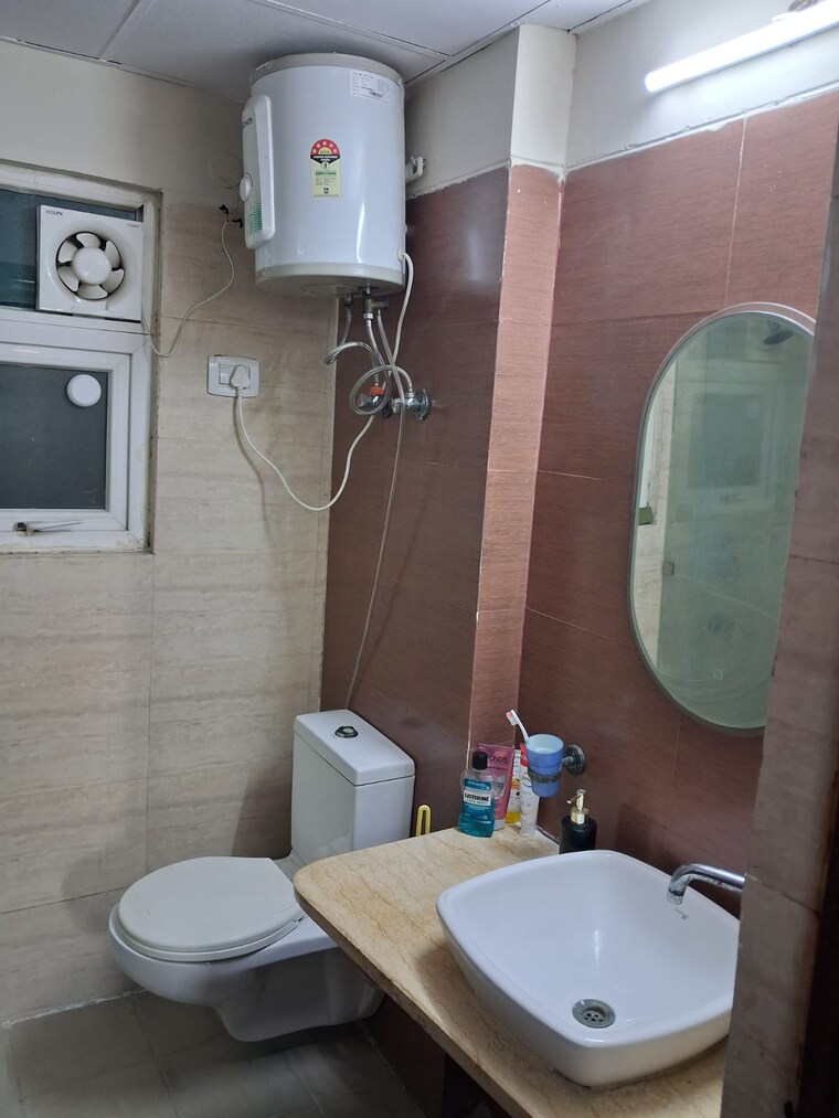 Bathroom, mahagun-moderne 3 Bedroom 1550 Sq.Ft. Apartment In Sector 78 Noida 9468285