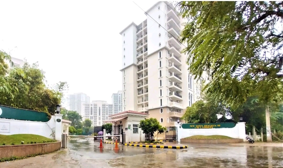 4 BHK + Servant Room Apartment For Sale in DLF New Town Heights I