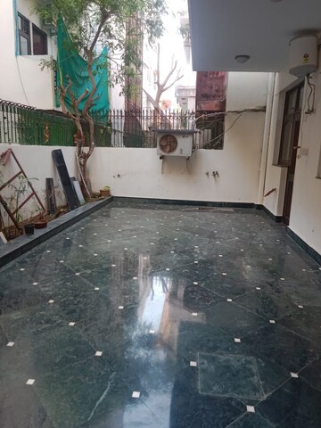 Balcony in 2 BHK Builder Floor at RWA Residential Society, Sector 40 – for Rent