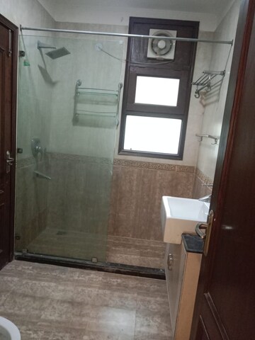 Bathroom in 2 BHK Builder Floor at RWA Residential Society, Sector 40 – for Rent