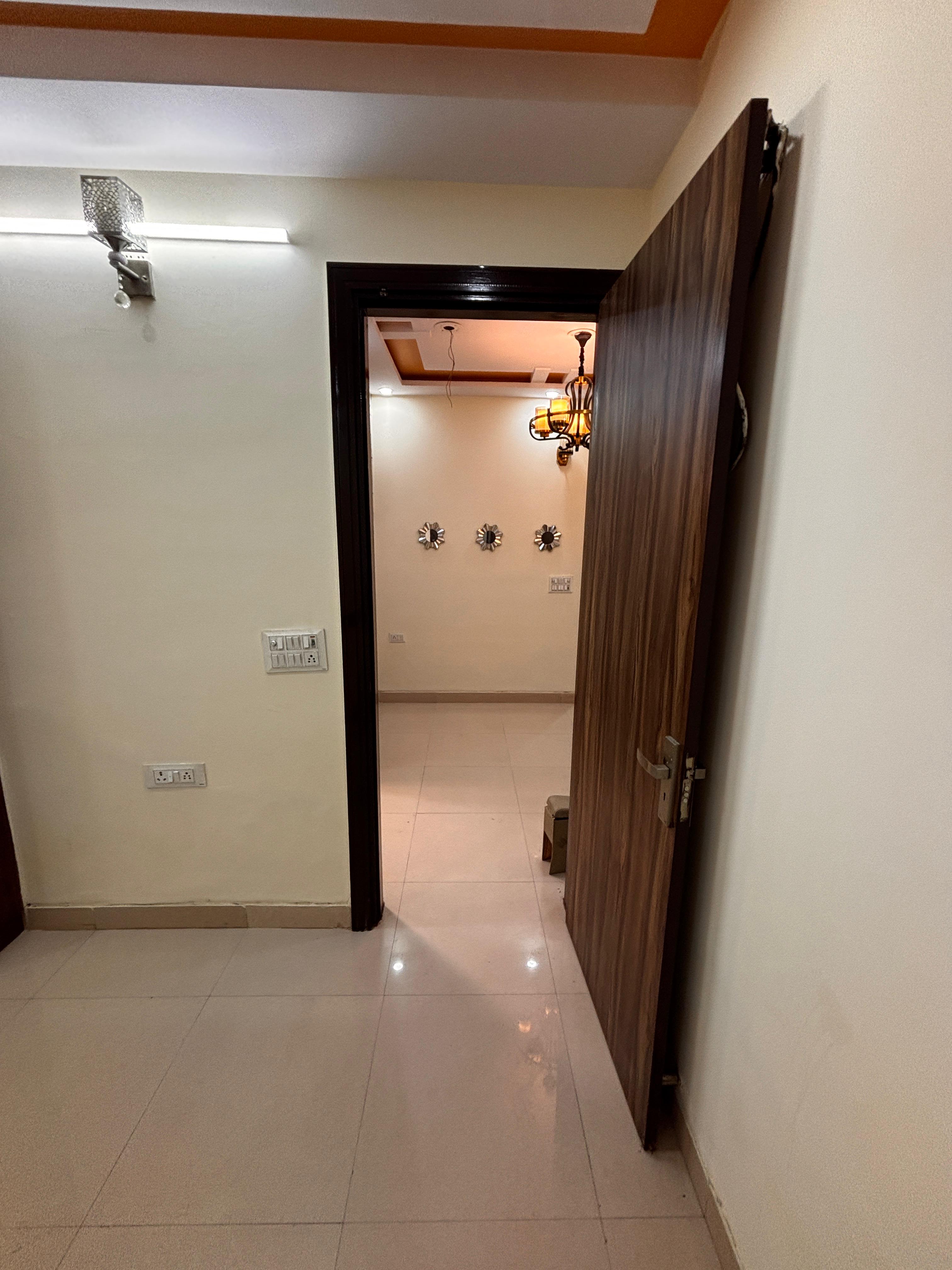 2 BHK Builder Floor For Rent in Dwarka Mor