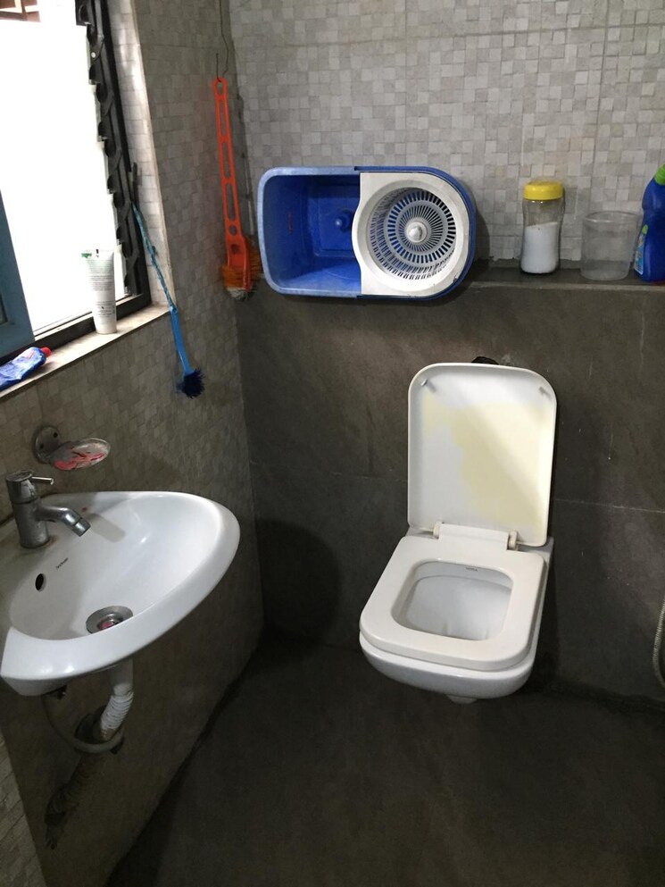 Bathroom, punjabi para 3 Bedroom 1450 Sq.Ft. Apartment In Punjabi Para Siliguri 9468280