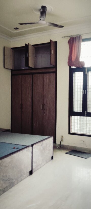 Room in 1 BHK Builder Floor at Lajpat Nagar ii – for Rent