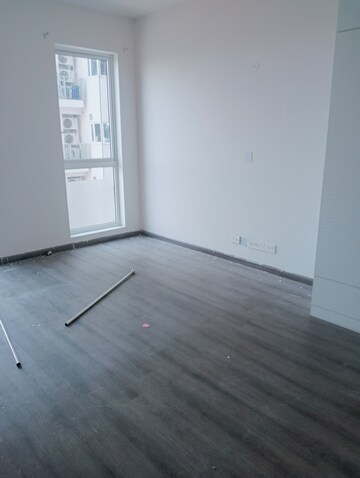 Room in 2.5 BHK Apartment at Ireo The Corridors, Sector 67a – for Rent