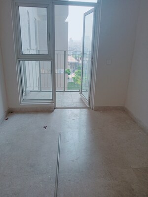 Room in 2.5 BHK Apartment at Ireo The Corridors, Sector 67a – for Rent