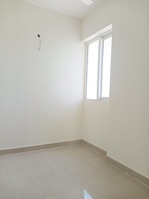 Room in 2.5 BHK Apartment at Signature Global Golf Greens, Sector 79 – for Rent