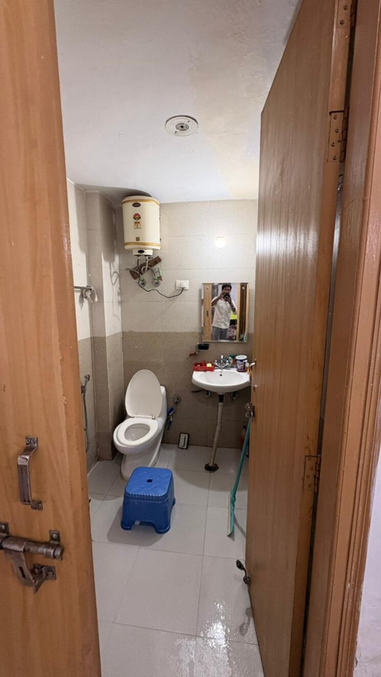 Bathroom, craft-destination-43 2 Bedroom 1800 Sq.Ft. Builder Floor In Sector 43 Gurgaon 9468326