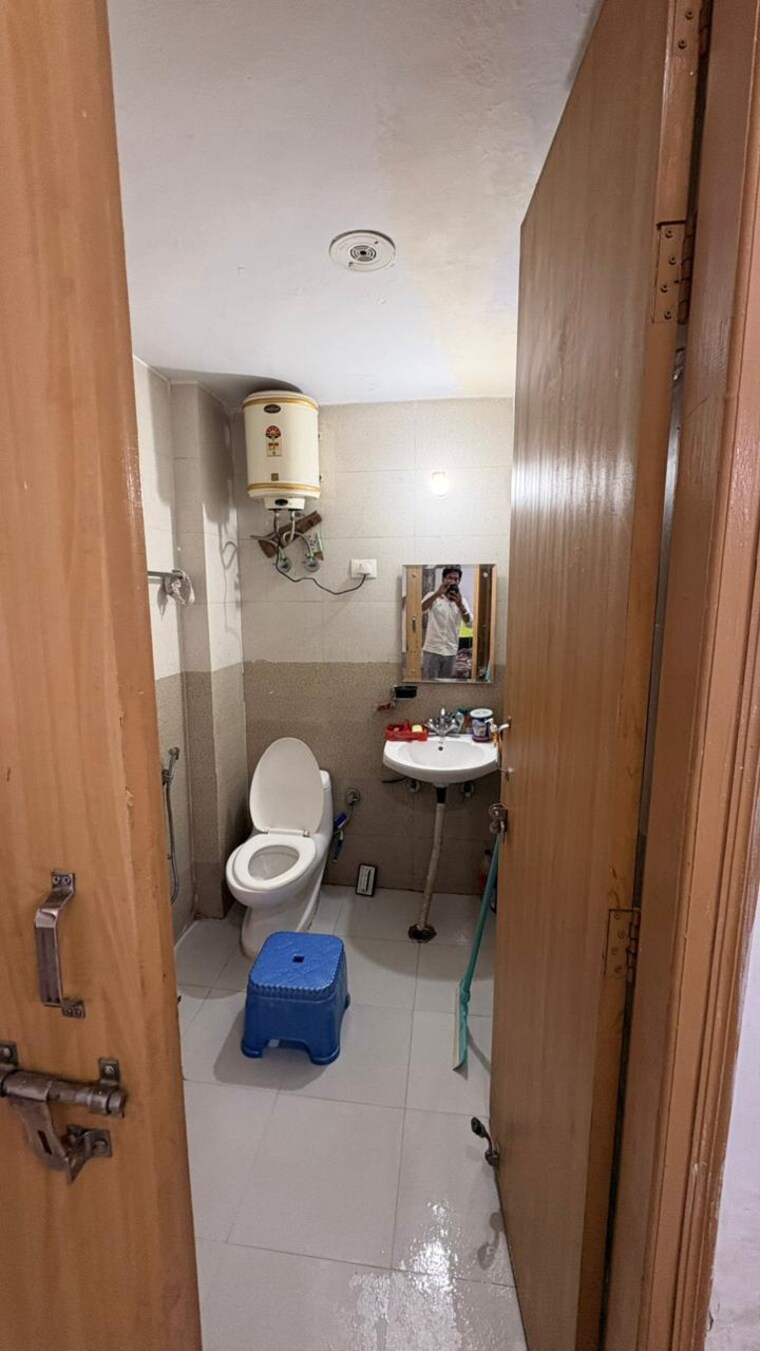 Bathroom, craft-destination-43 2 Bedroom 1800 Sq.Ft. Builder Floor In Sector 43 Gurgaon 9468326