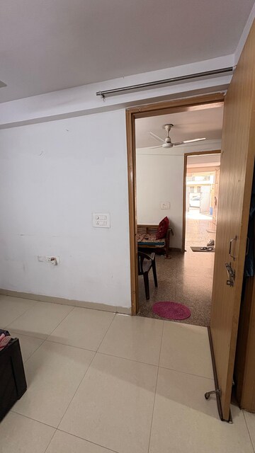 Room in 2 BHK Builder Floor at Craft Destination 43, Sector 43 – for Rent
