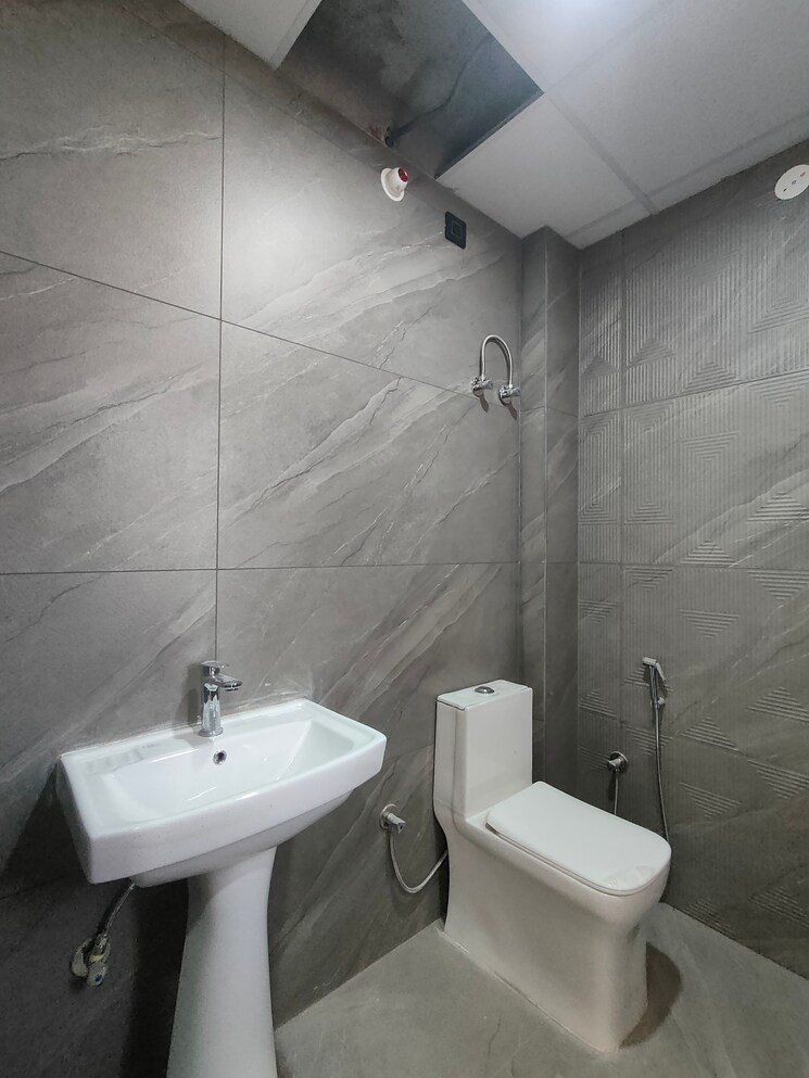 Bathroom, unitech-south-city-1 2 Bedroom 900 Sq.Ft. Builder Floor In South City 1 Gurgaon 9468333