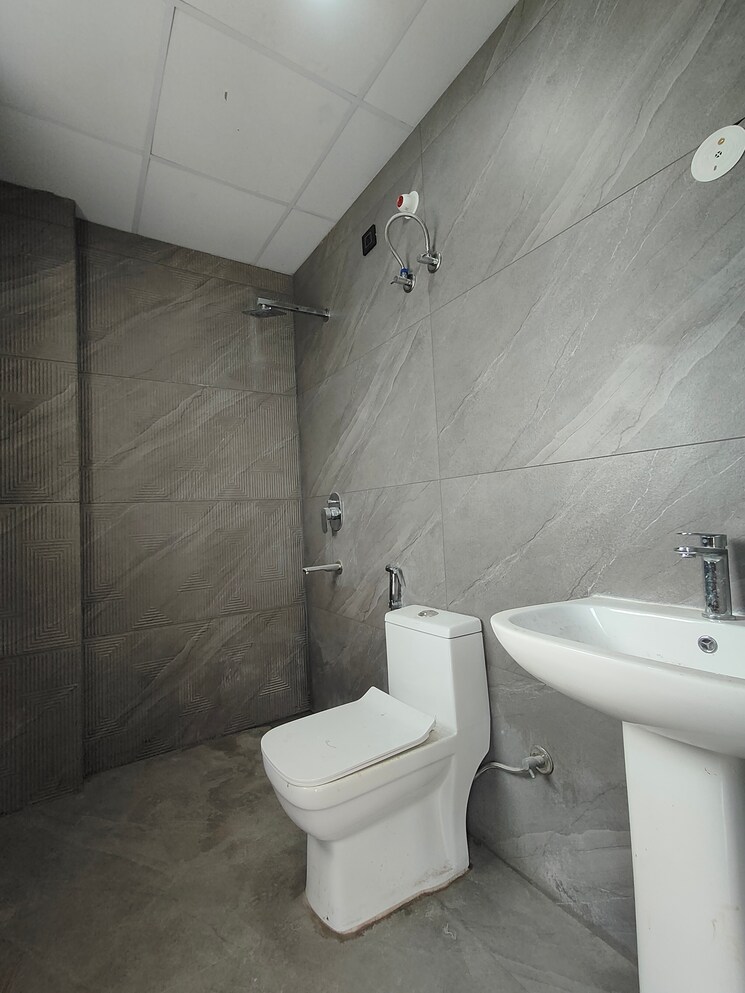Bathroom, unitech-south-city-1 2 Bedroom 900 Sq.Ft. Builder Floor In South City 1 Gurgaon 9468333