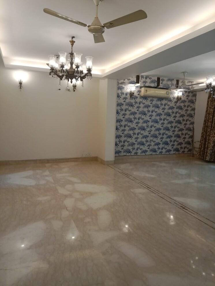 Room, sector 31 3 Bedroom 342 Sq.Yd. Builder Floor In Sector 31 Gurgaon 9468329