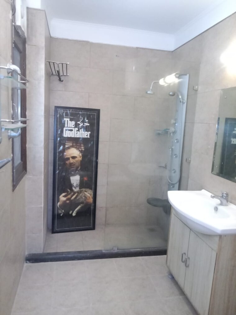 Bathroom, sector 31 3 Bedroom 342 Sq.Yd. Builder Floor In Sector 31 Gurgaon 9468329