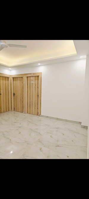 Room in 2 BHK Builder Floor at Saket – for Rent