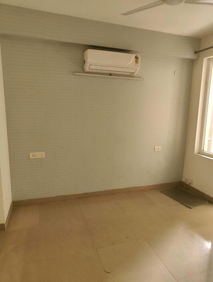 Room, emaar-emerald-floors-premier 3.5 Bedroom 1650 Sq.Ft. Apartment In Sector 65 Gurgaon 9468415